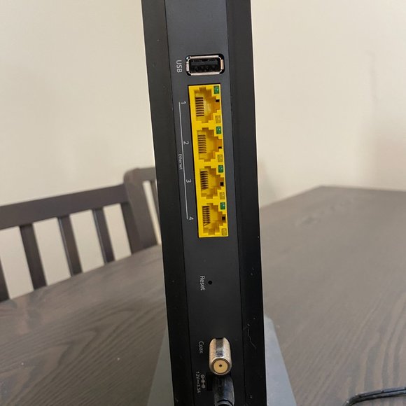 C7000v2 – Nighthawk AC1900 WiFi Cable Modem Router - Picture 3 of 4